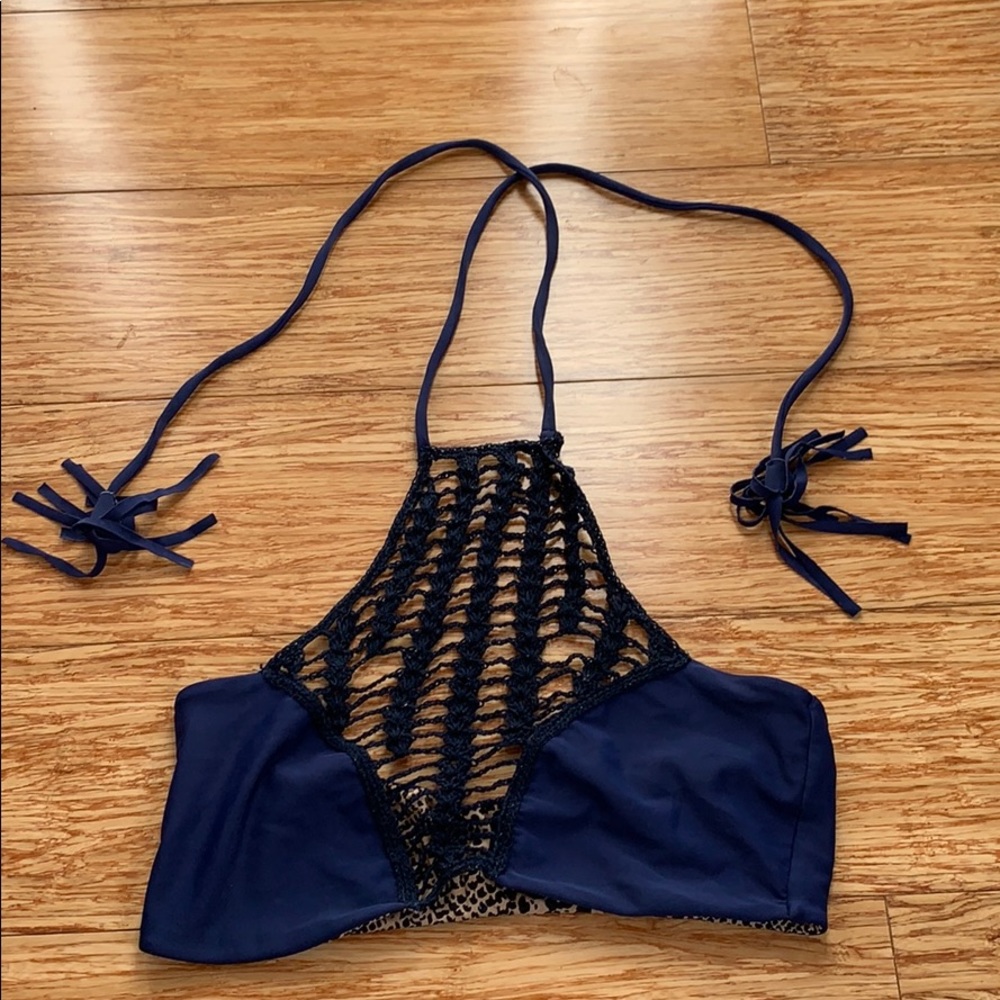 Acacia top